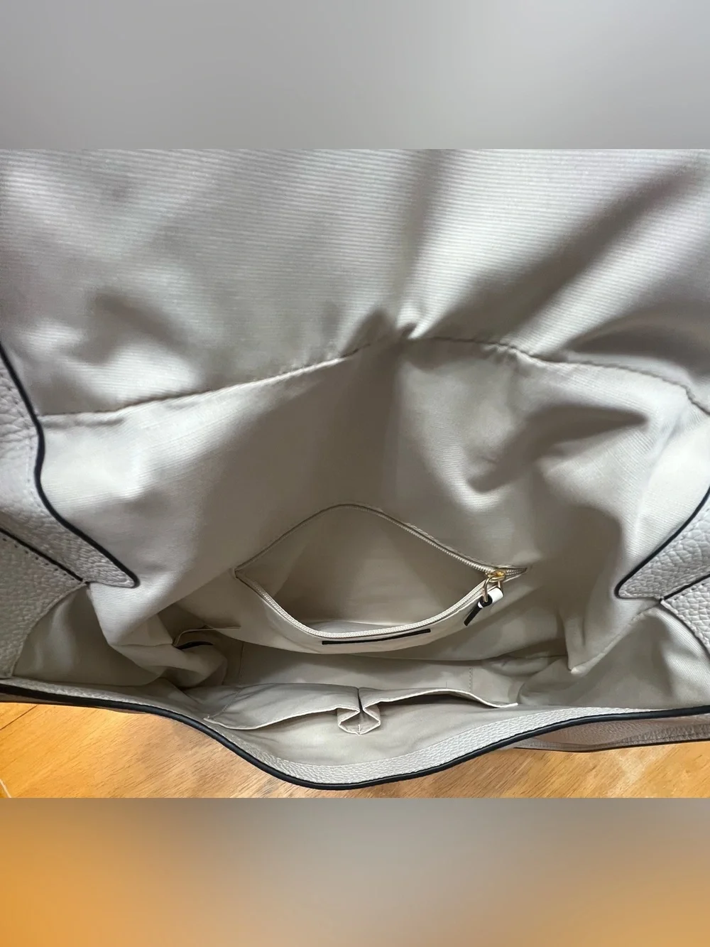 Marc Jacobs The Groove Leather Messenger Bag in Cream